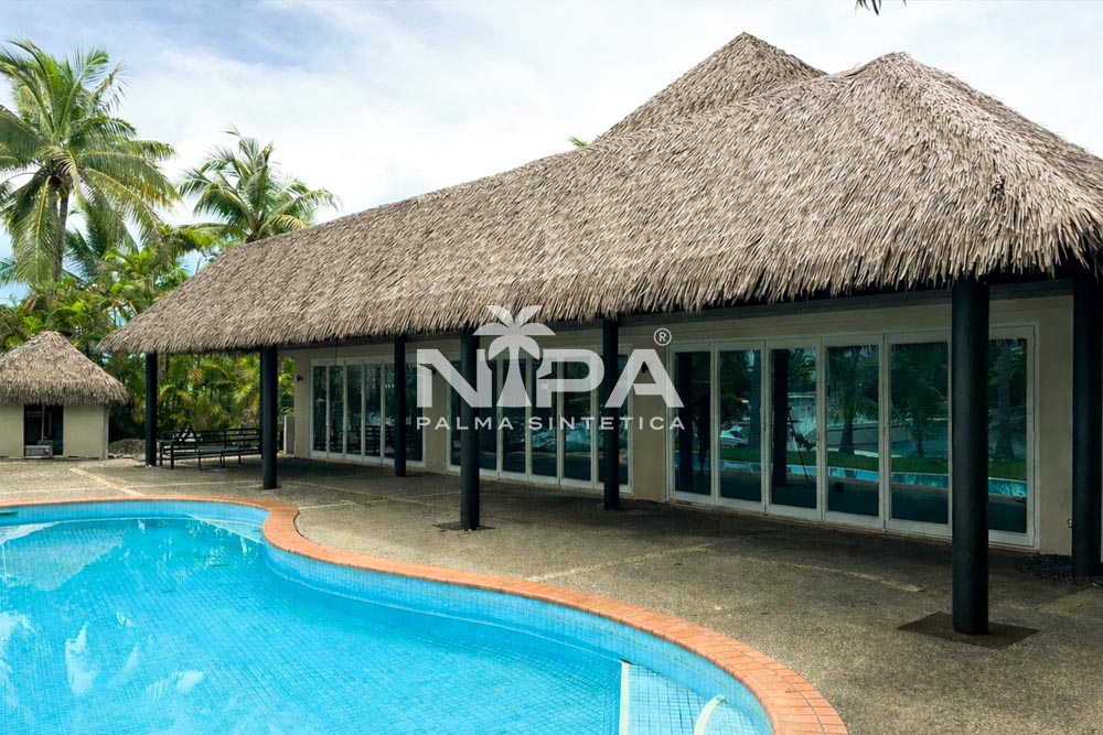 Kiosco con paja sintética resistente a la humedad y el moho en Cartagena y el Eje Cafetero, Colombia.